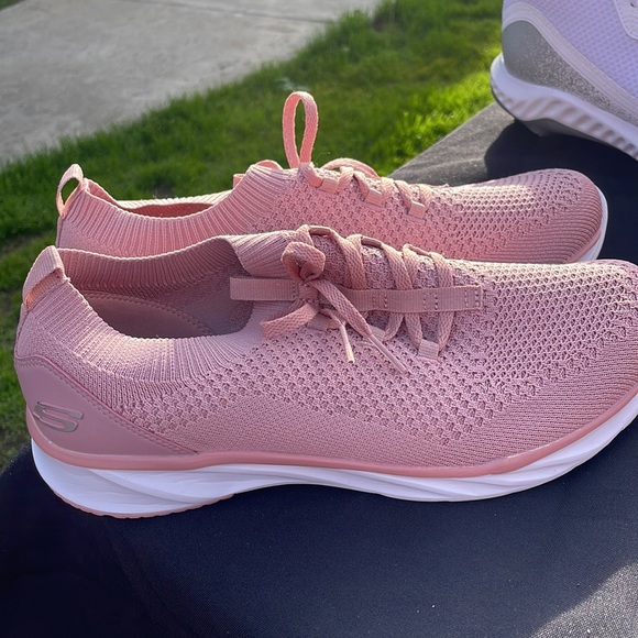 Pink Skechers memory foam - Picture 2 of 6